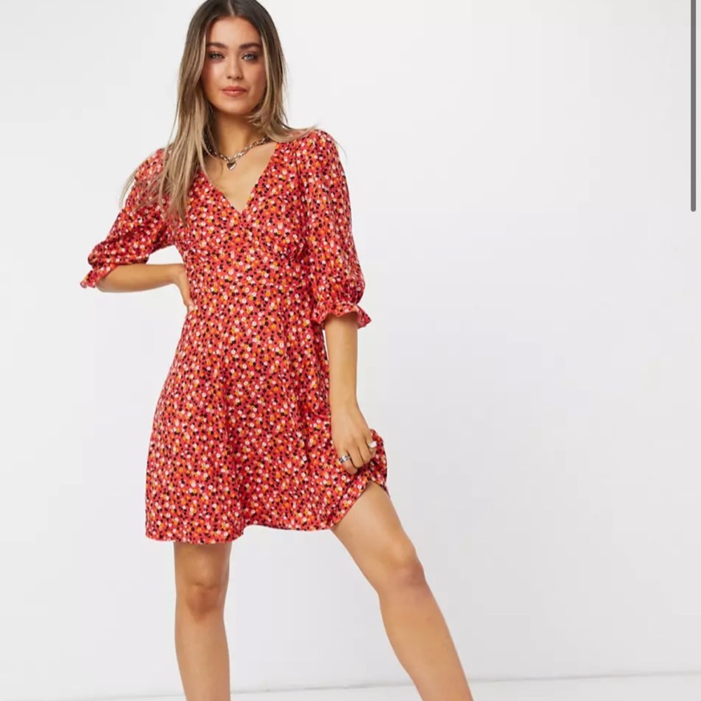 ASOS flower summer dress with flower print. V neck. Very flattering. Size 12.